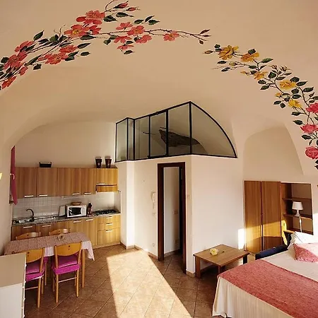 Apartment Sleeps 2 Pool Wifi Mezzegra